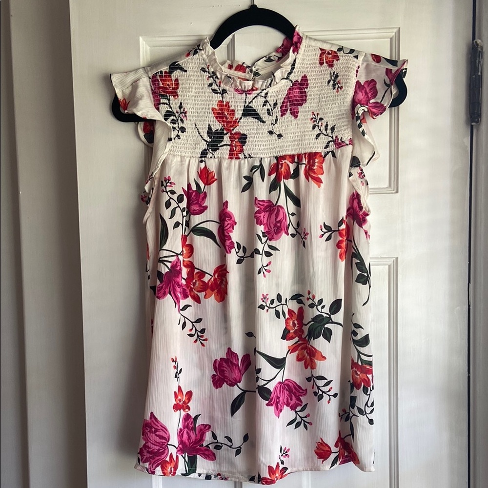 Old Navy Women’s Size Medium White  Floral Top